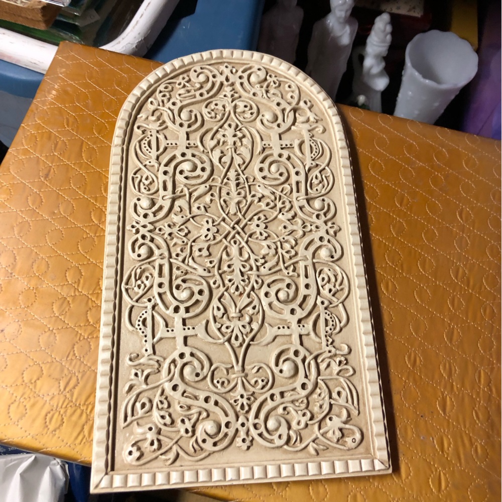 Vintage scroll 📜 wall plaque.